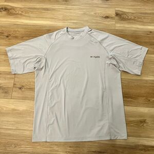 COLUMBIA PFG Men’s Omni-Freeze Top Size Medium